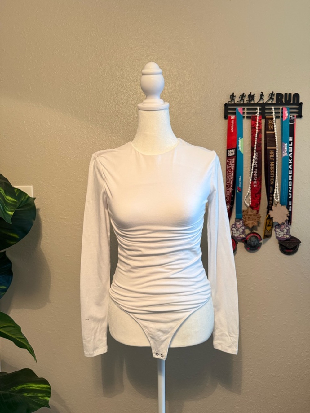 Abercrombie & Fitch White Long-Sleeve Ruched Bodysuit